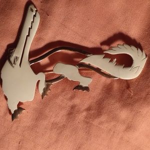 alligator brouch